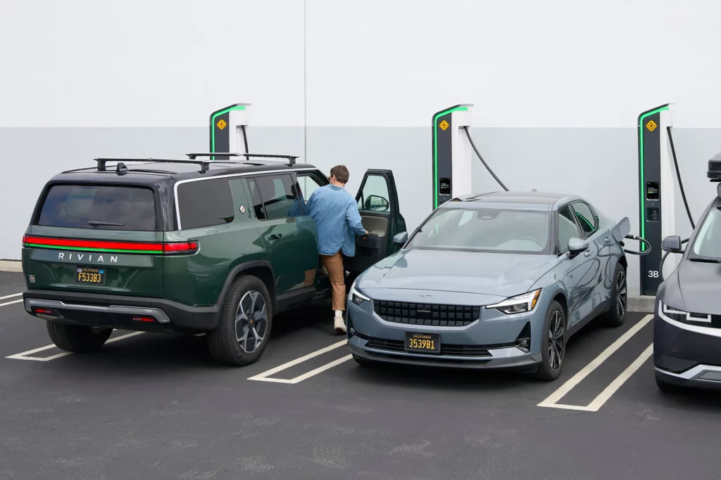 Rivian R1S Charging