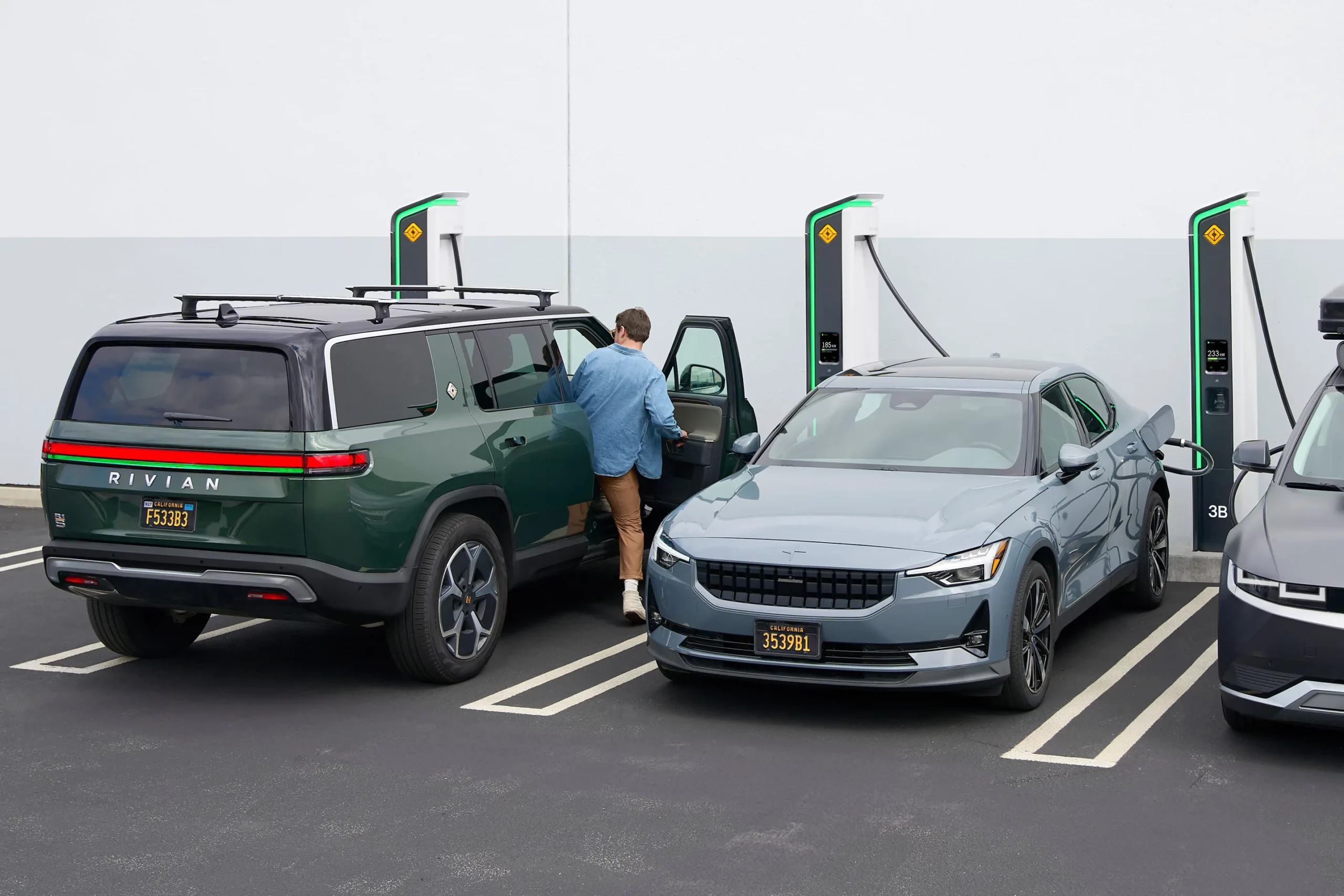 Rivian R1S Charging