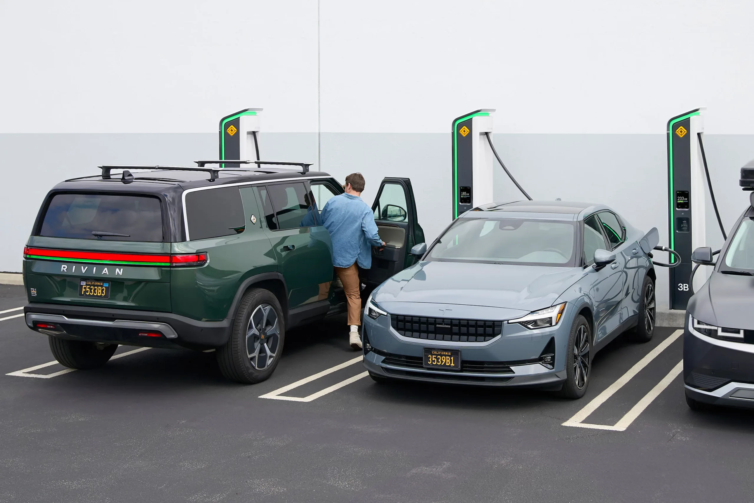 Rivian R1S and Polestar 3 charging on the Rivian Adventure Network